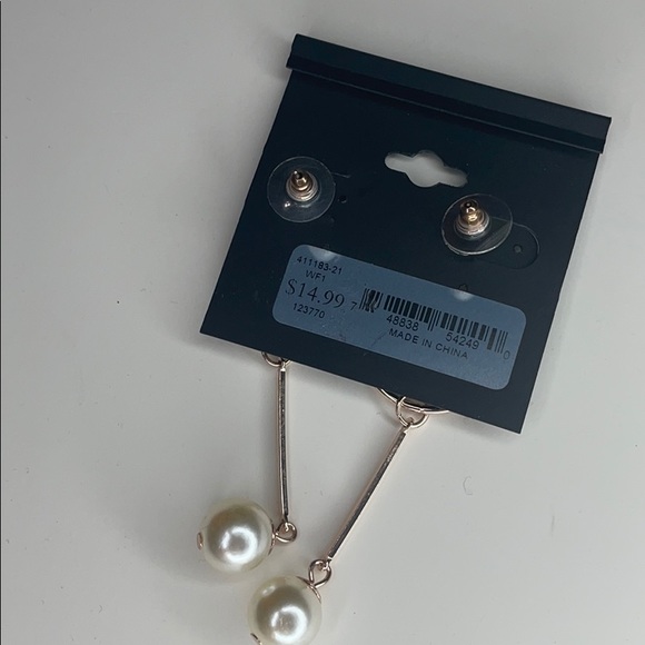 💍GUESS EARRINGS - Picture 3 of 3